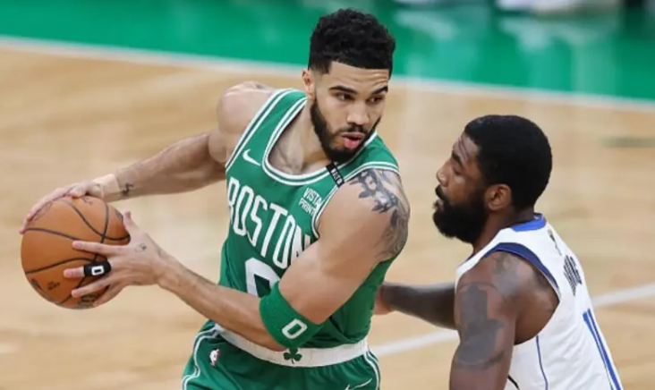 凯尔特人队大胜马刺队,士气大振 凯尔特人队大胜马刺队,士气大振