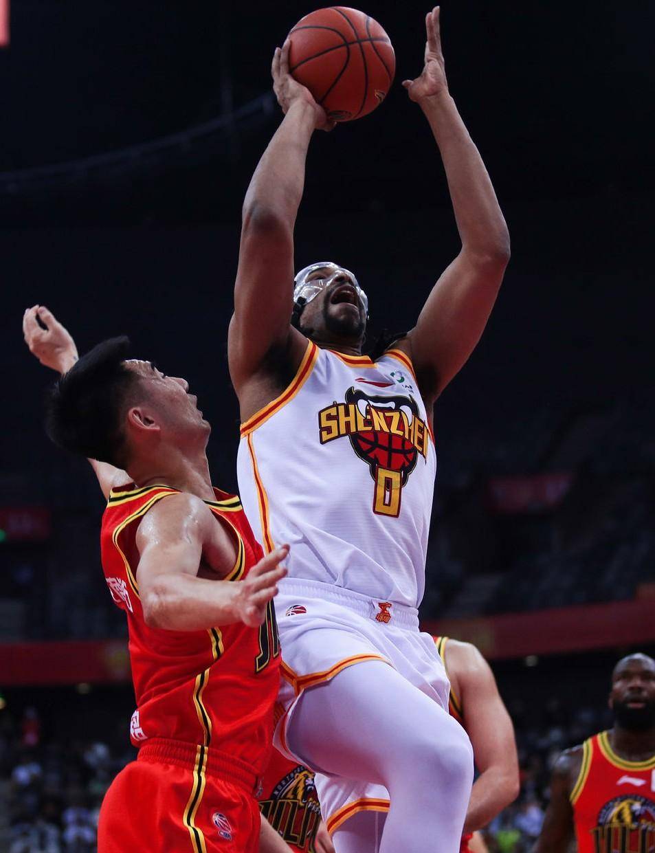 莱利率领北爱尔兰队,备战国际赛大战 莱利率领北爱尔兰队,备战国际赛大战