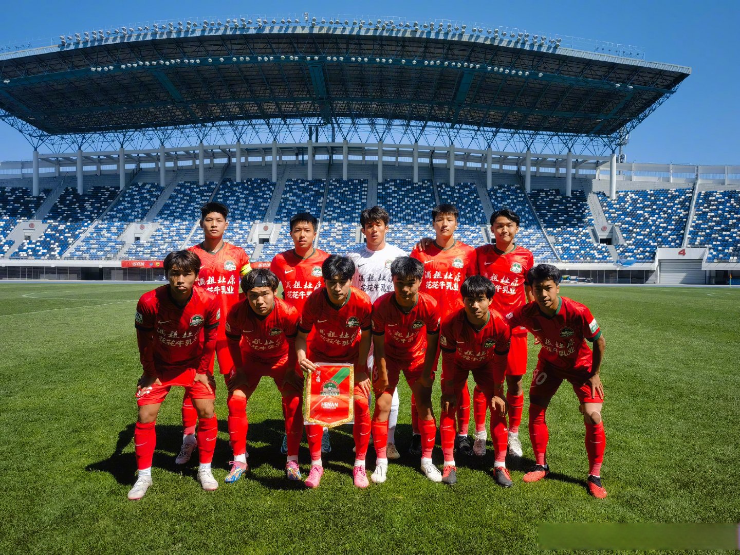 球队主力球员中场休息,备战关键比赛 球队主力球员中场休息,备战关键比赛