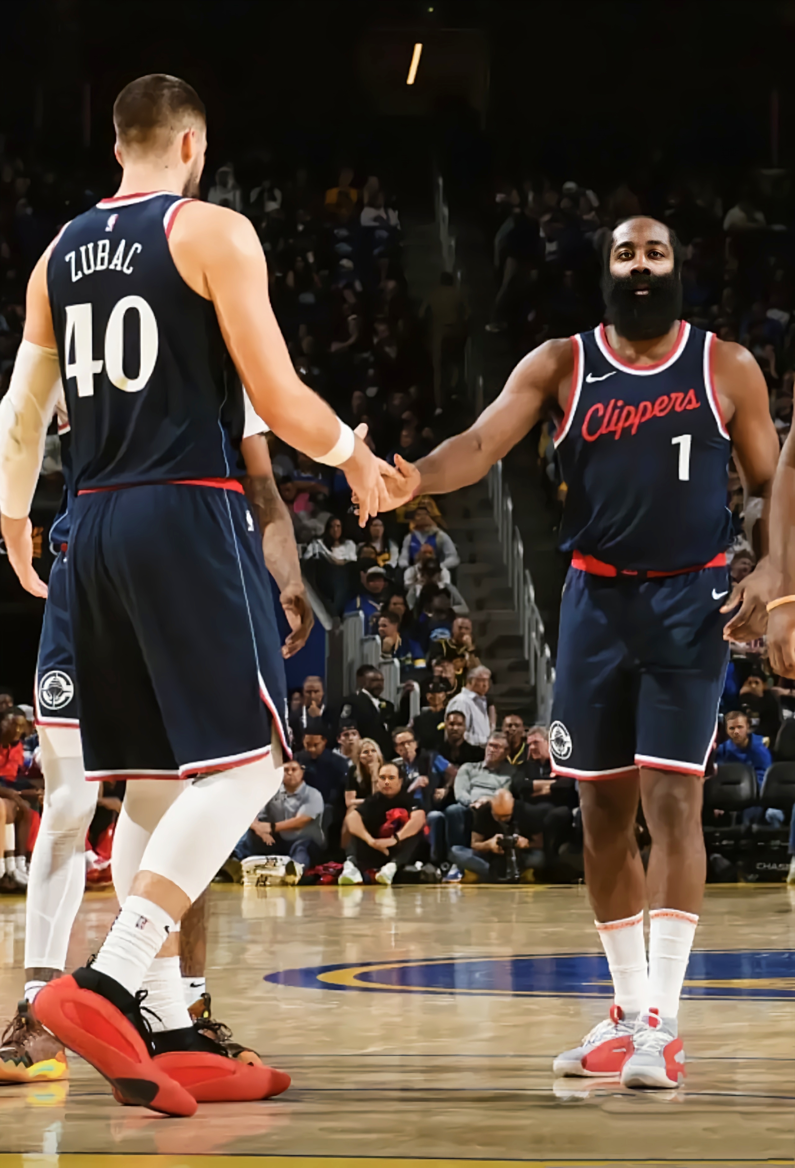 快船击败勇士,继续领先 快船击败勇士,继续领先