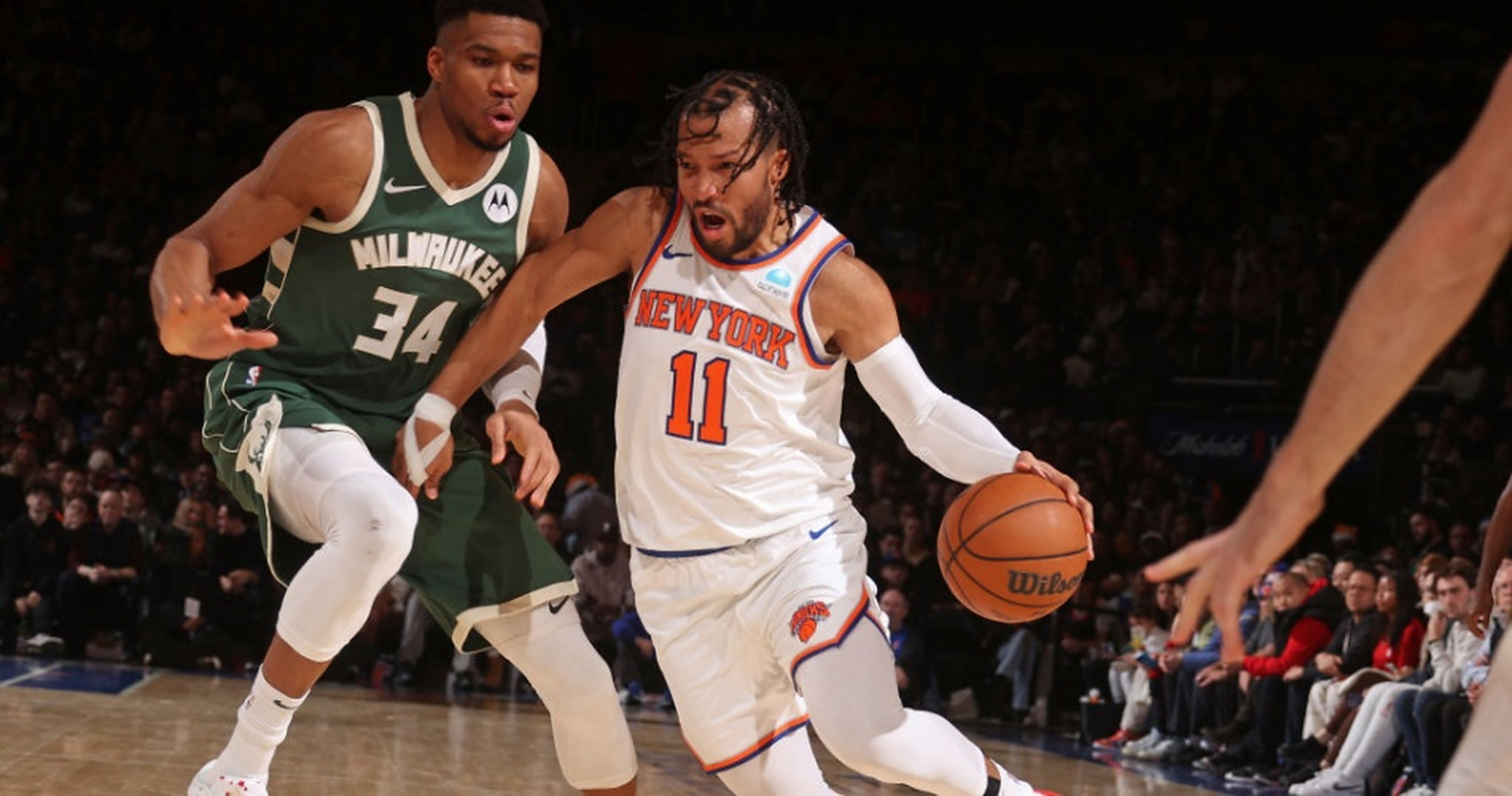 雄鹿主场击败尼克斯,米德尔顿上演绝杀 雄鹿主场击败尼克斯,米德尔顿上演绝杀