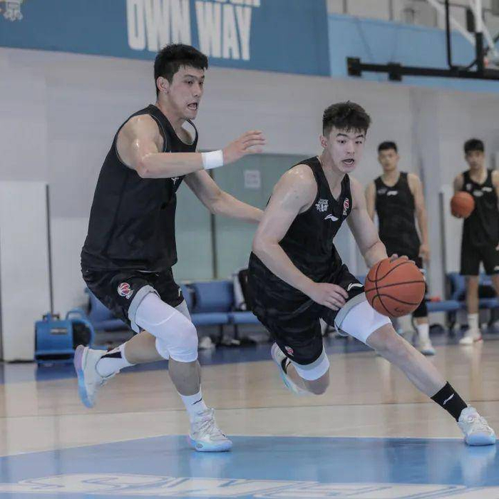 关于球队合练赛迎接挑战，获得实战经验的信息