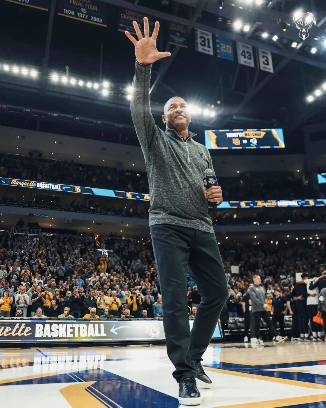 快船擒雄鹿主帅高兴失控,球迷笑翻的简单介绍 快船擒雄鹿主帅高兴失控,球迷笑翻的简单介绍