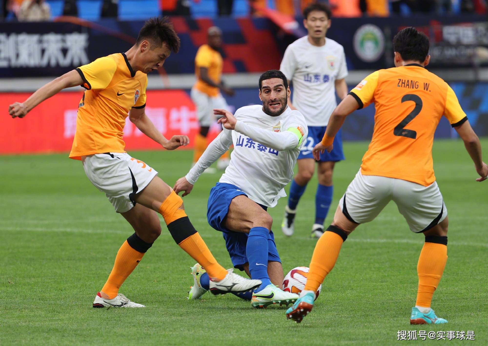 aoa体育体育官网-国际赛场风云变幻，球员们全力备战关键战役的简单介绍