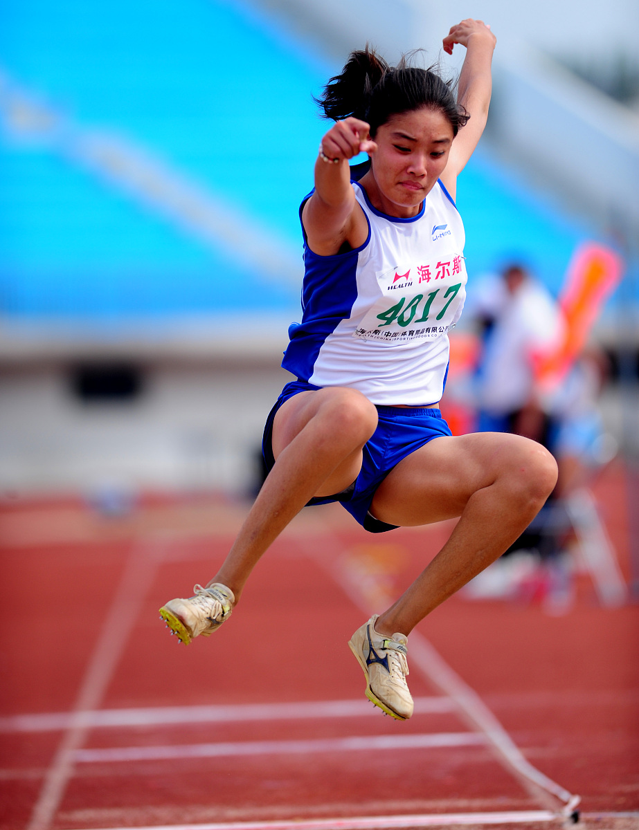 田径选手速度超越极限,夺得冠军 田径选手速度超越极限,夺得冠军
