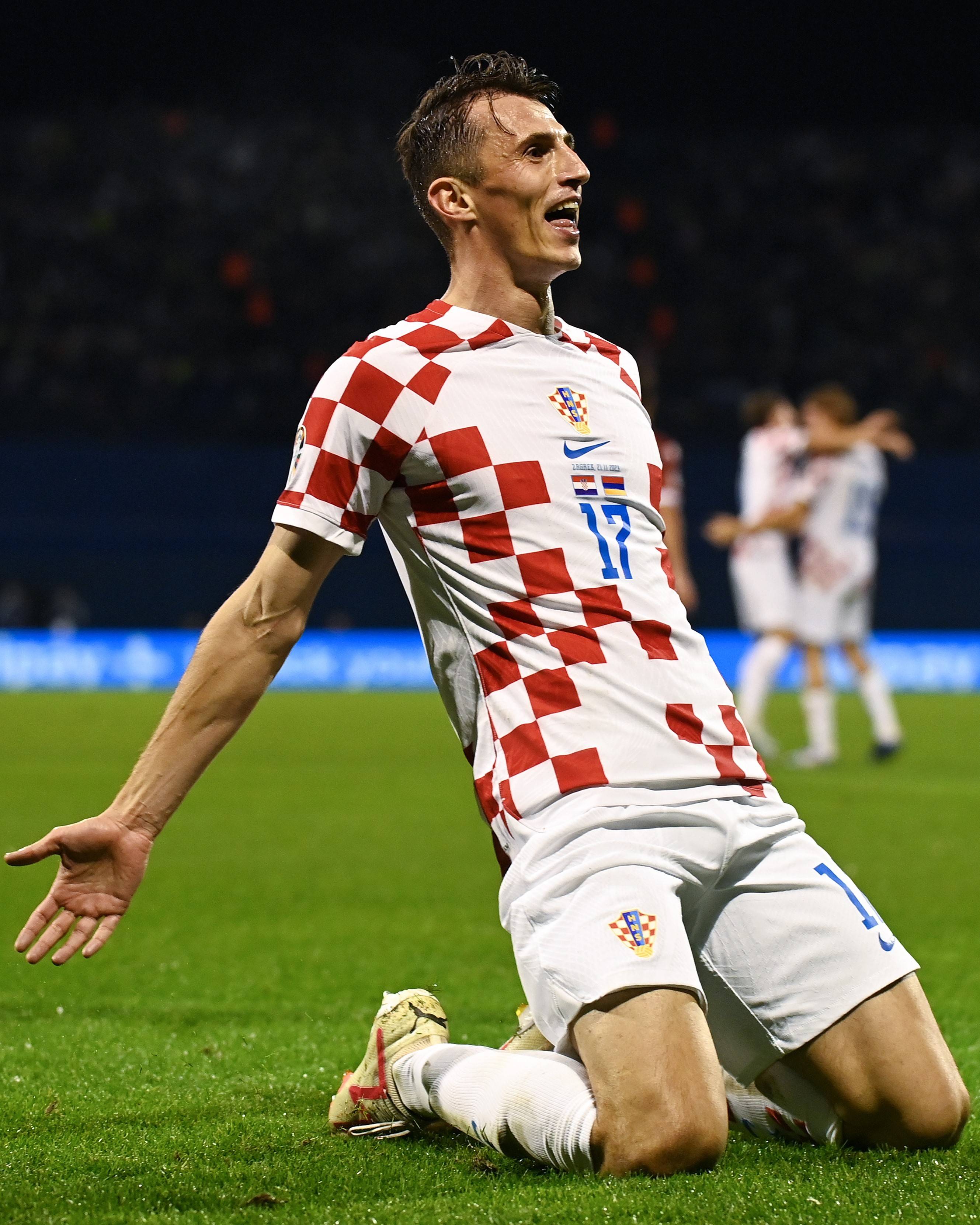 包含东道主匈牙利队在欧预赛中止步强，无缘半决赛的词条